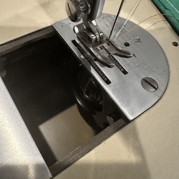 Vintage Fashion Mate Singer Sewing Machine Model 237‎ Carrying Case Heavy Duty - Picture 9 of 16